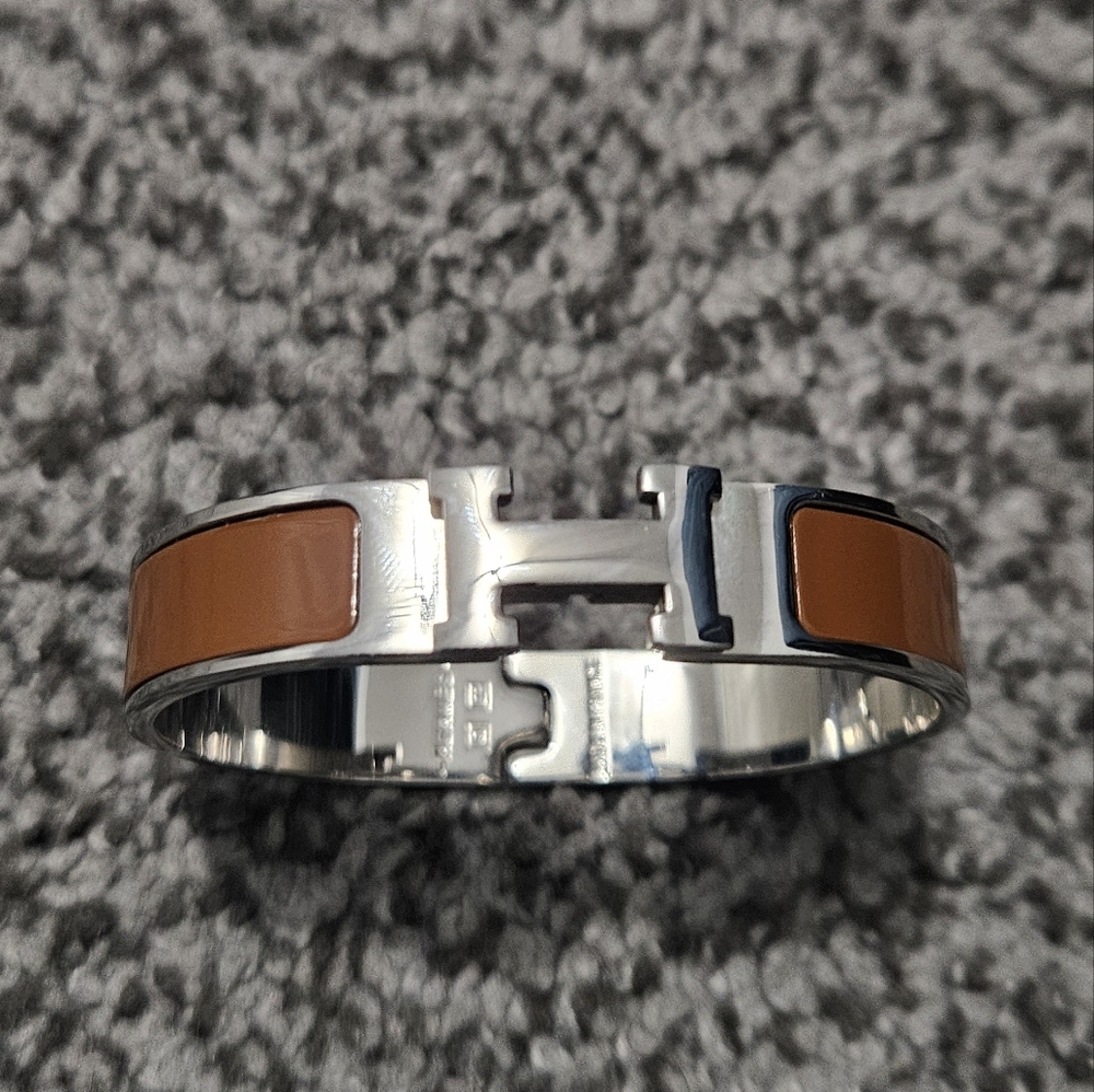 Sale: Women's "Hermes" Clic Bracelet - Picture 8 of 8